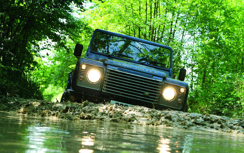 LAND ROVER DEFENDER