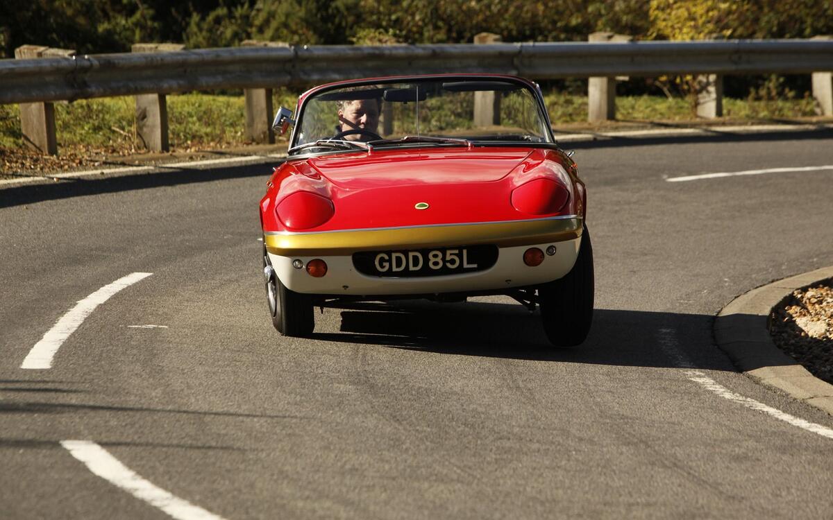 Lotus Elan (585kg) Lotus Elan (585kg)