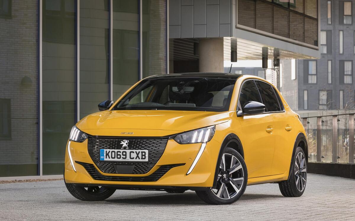 Peugeot vs. Renault Peugeot vs. Renault