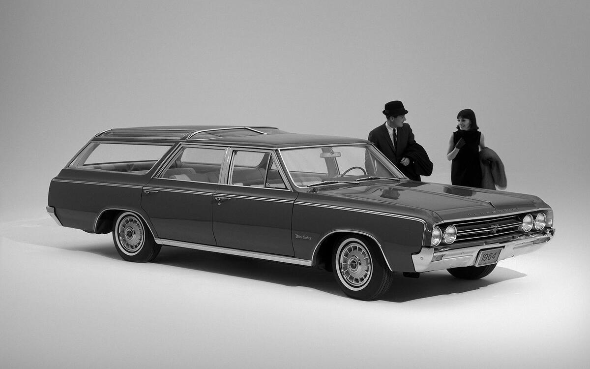 Oldsmobile Vista-Cruiser (1964) – max boot capacity: 2789 litres/98.5 cubic feet Oldsmobile Vista-Cruiser (1964) – max boot capacity: 2789 litres/98.5 cubic feet