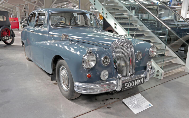 14: Daimler Majestic Major