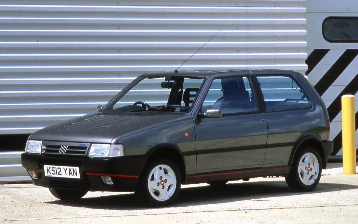 Fiat Uno Turbo i.e – 23 on the road Fiat Uno Turbo i.e – 23 on the road