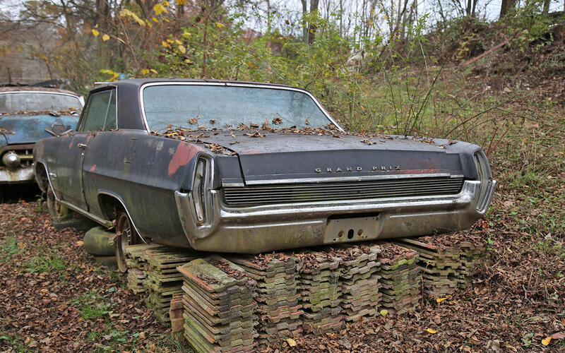 PONTIAC GRAND PRIX - 1964 PONTIAC GRAND PRIX - 1964