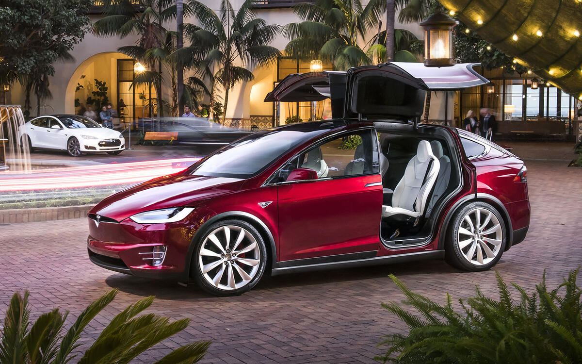 Tesla Model X (2015)
