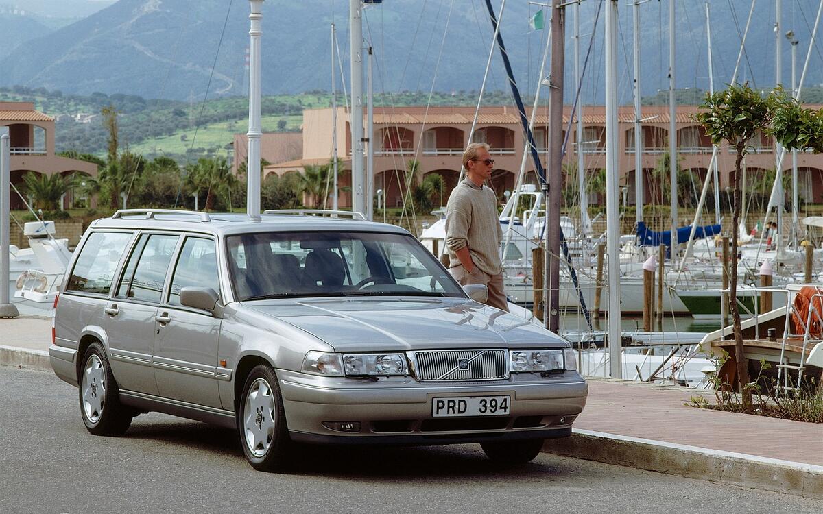 Volvo’s last rear-wheel drive wagon (1990)
