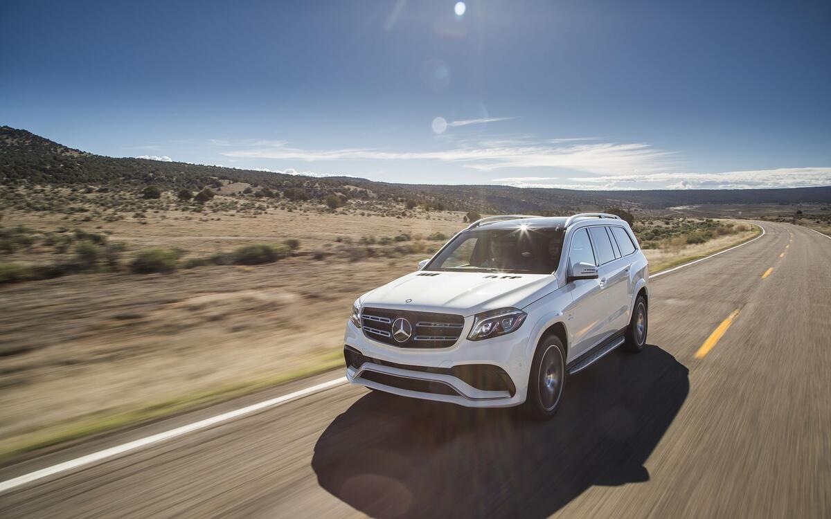 Mercedes-Benz GLS – 5335lb (2425kg)