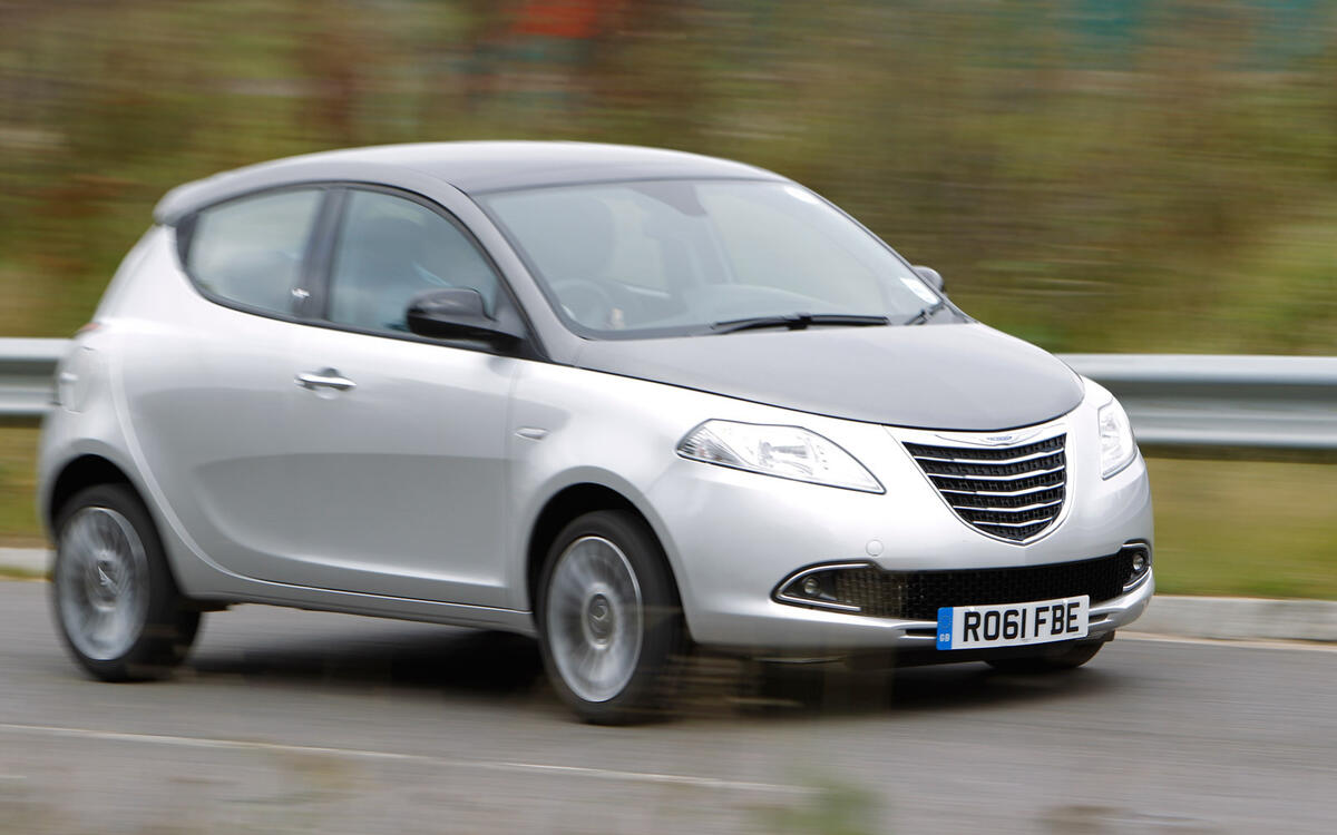 Chrysler Ypsilon (from £2000) Chrysler Ypsilon (from £2000)