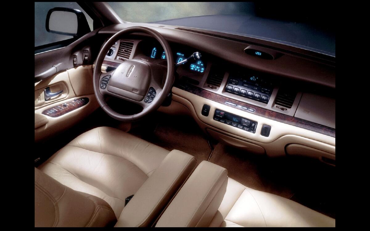 Lincoln Town Car (1990) Lincoln Town Car (1990)