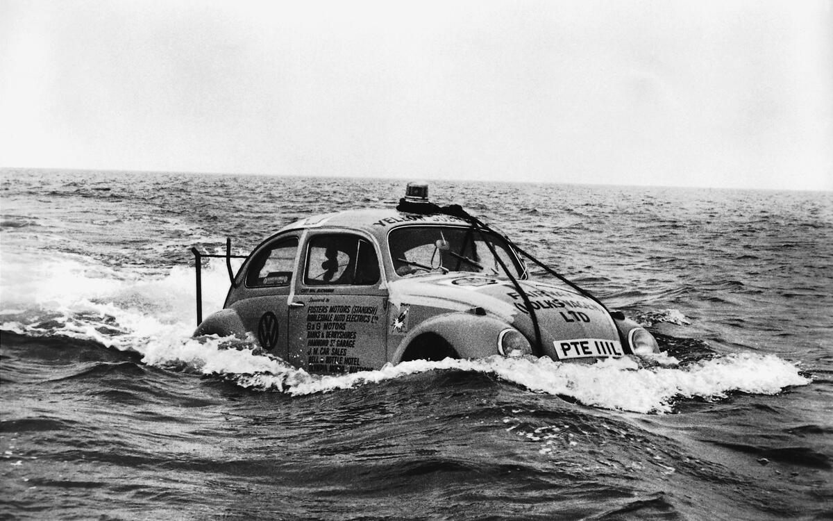 The Beetle swims (1964) The Beetle swims (1964)