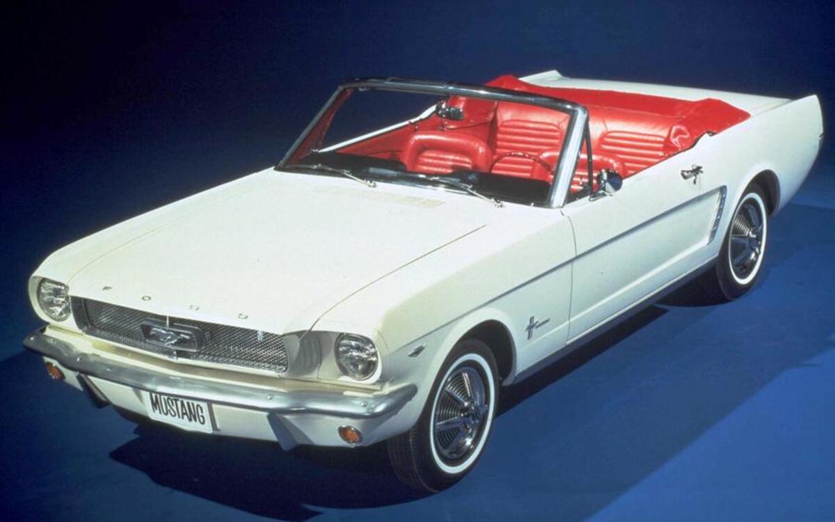 Ford Mustang (291,079) Ford Mustang (291,079)