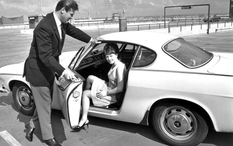 Roger Moore – Volvo P1800