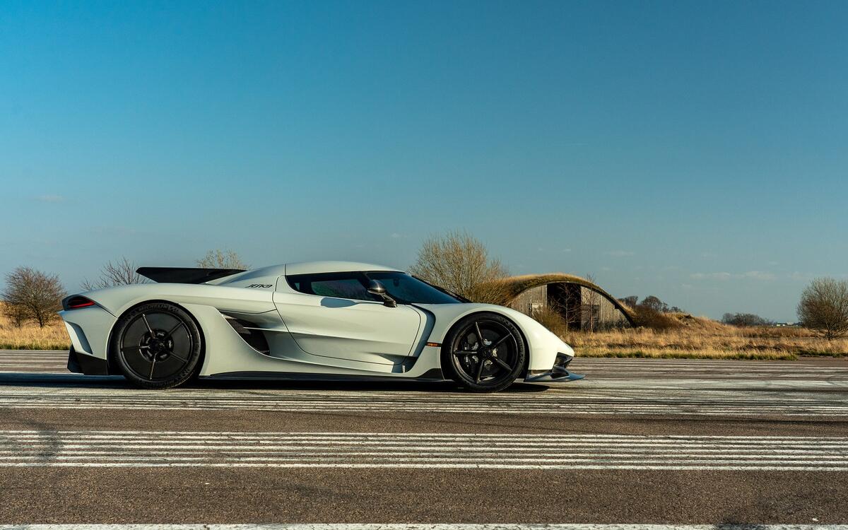 Koenigsegg: Jesko Absolut - 305mph Koenigsegg: Jesko Absolut - 305mph