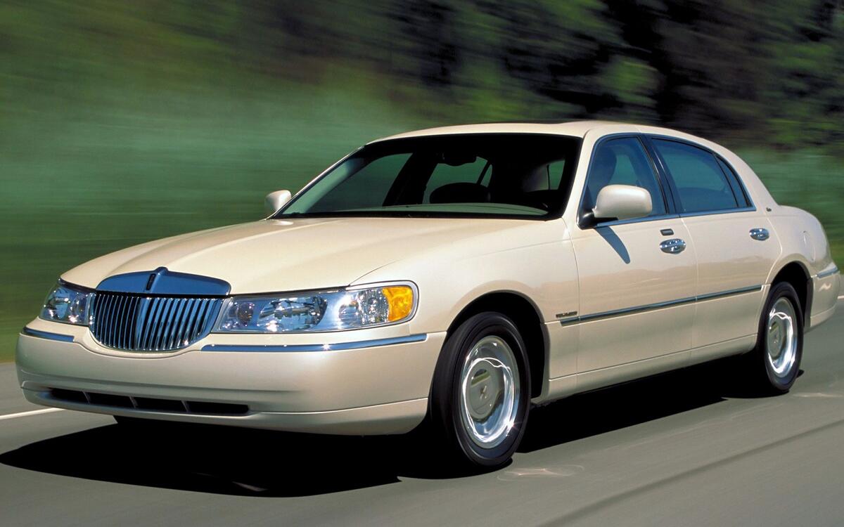 Lincoln Town Car (third generation, 1998)