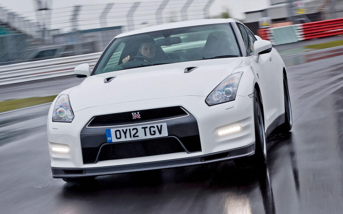 Nissan GT-R - £49,975 Nissan GT-R - £49,975