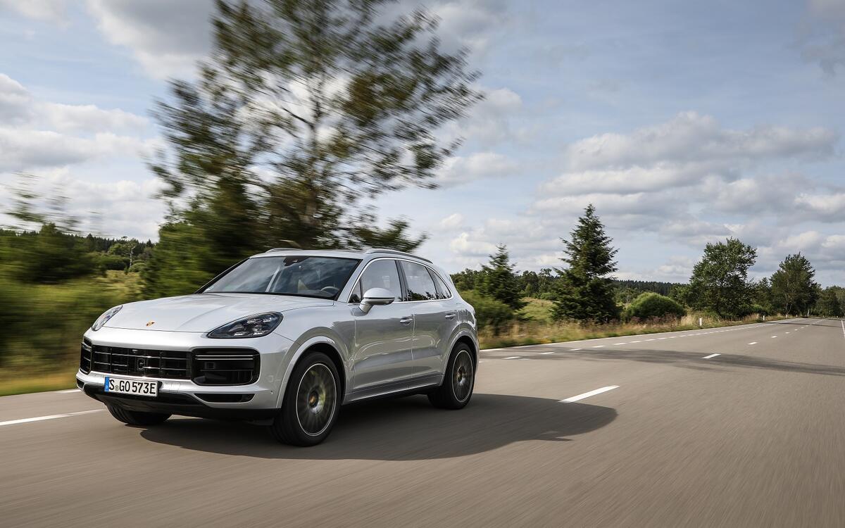 Porsche Cayenne Turbo S E-Hybrid (679 hp) 