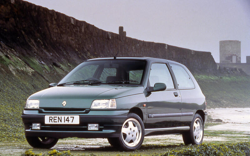 Renault Clio Mk1 (1991-1998) - from £500