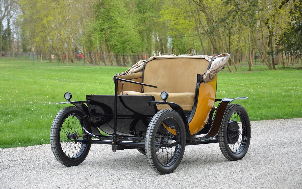 Drive a pre-WWII car Drive a pre-WWII car