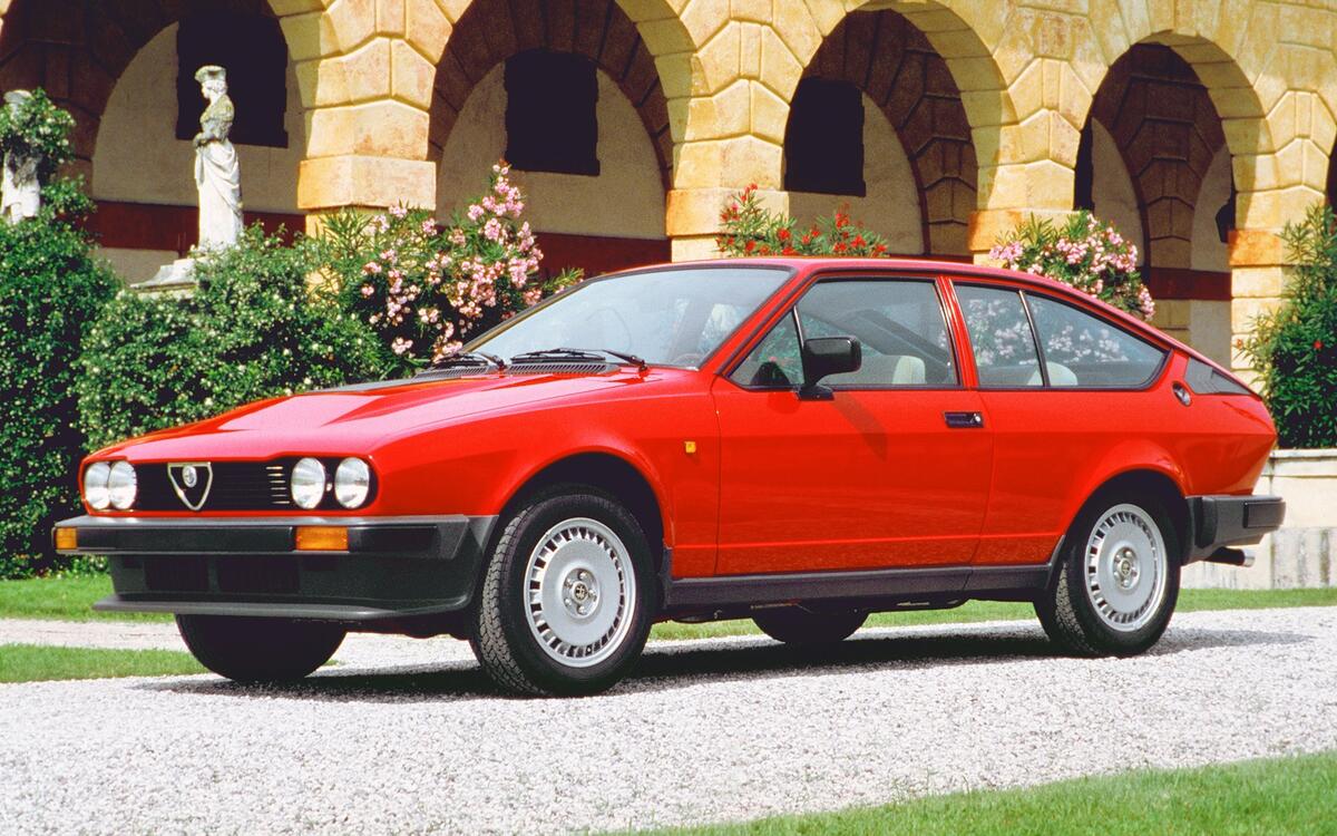 Alfa Romeo GTV6 (1981) Alfa Romeo GTV6 (1981)