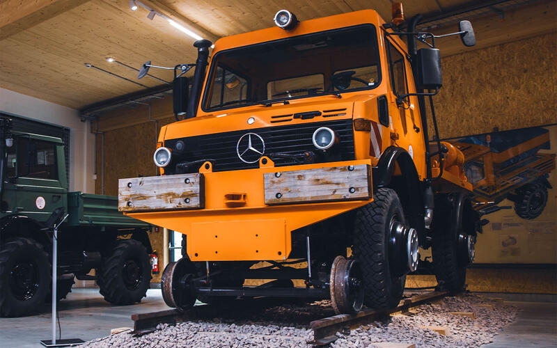 Unimog U1650 Railroad Truck
