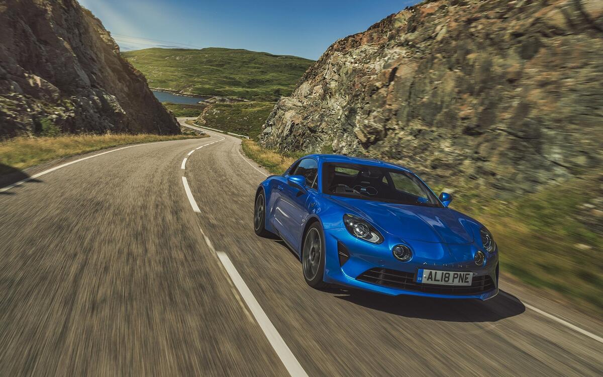 Alpine A110 vs. Porsche 718 Cayman Alpine A110 vs. Porsche 718 Cayman