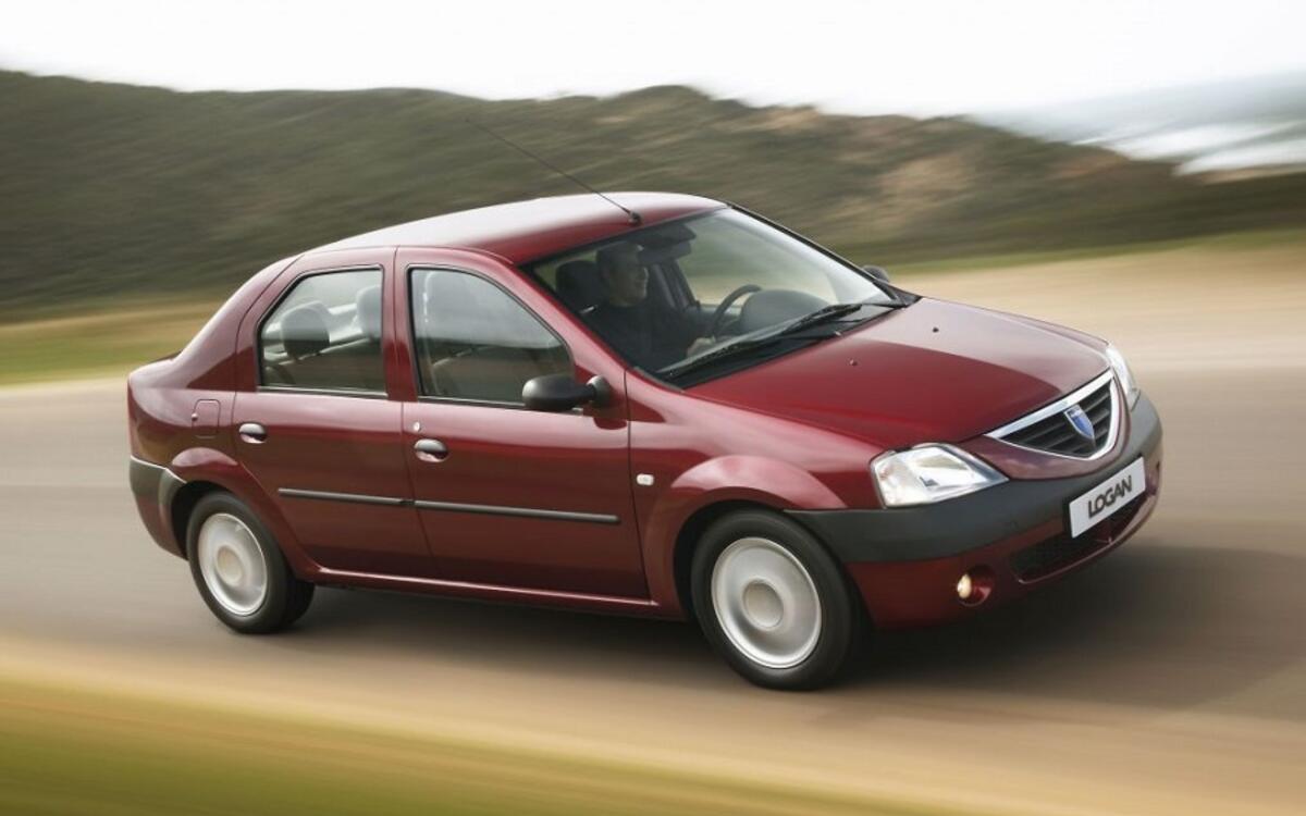 Dacia Logan (2004) Dacia Logan (2004)