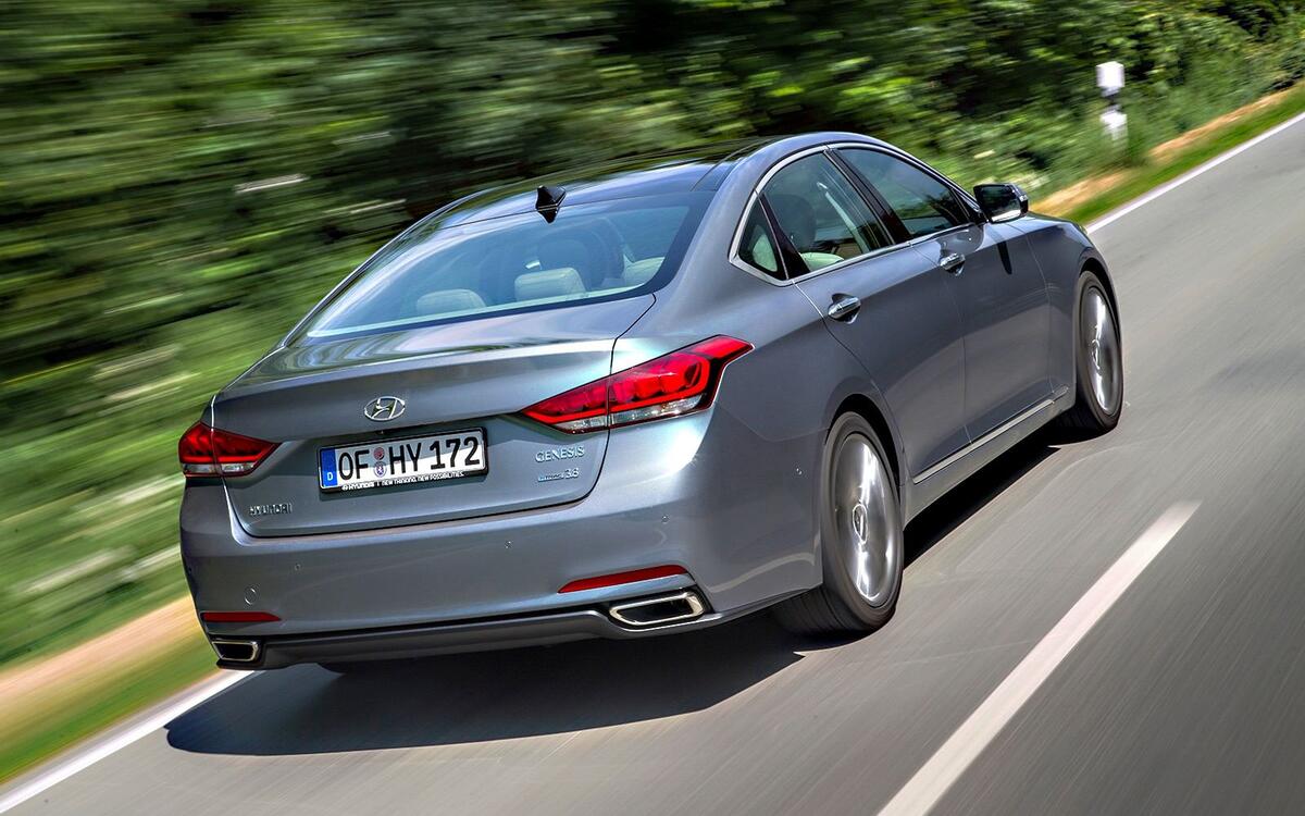 Hyundai Genesis (2015-2017)