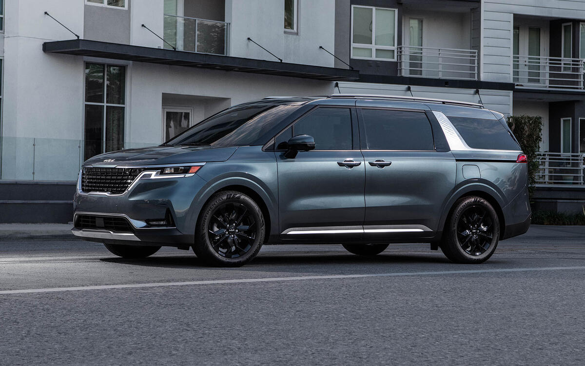 Kia Carnival ($32,100) Kia Carnival ($32,100)