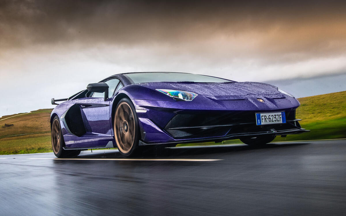 Lamborghini: Aventador SVJ - 217mph Lamborghini: Aventador SVJ - 217mph