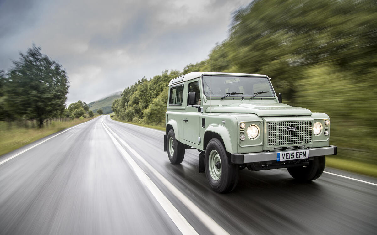 Land Rover 90/110/Defender (1983-2016) – 33 YEARS Land Rover 90/110/Defender (1983-2016) – 33 YEARS
