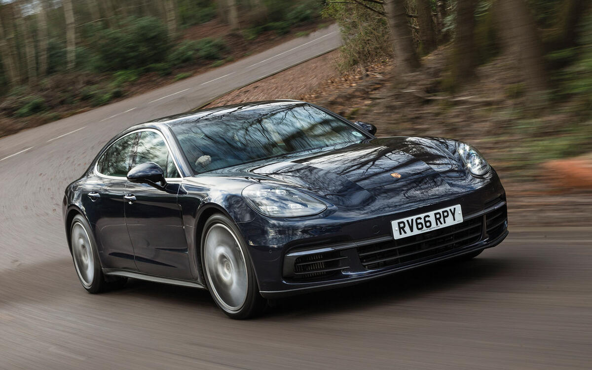 Porsche Panamera Turbo (2017) Porsche Panamera Turbo (2017)