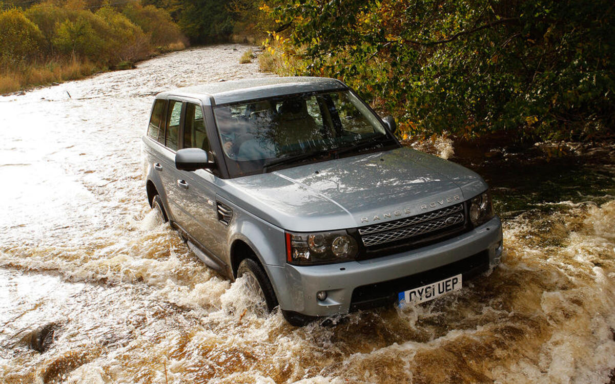 2005 - Supercharging grants the Range Rover true pace Range Rover Sport - hero front