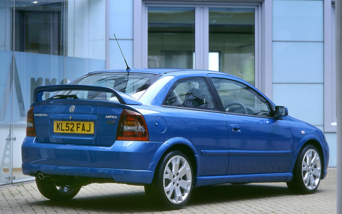 Vauxhall Astra GSi Turbo (from £5000) Vauxhall Astra GSi Turbo (from £5000)