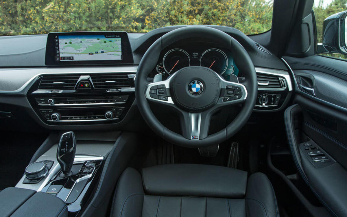 2: BMW 5 Series - interior 