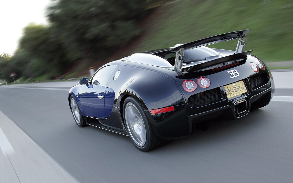 Bugatti Veyron (2005) Bugatti Veyron (2005)