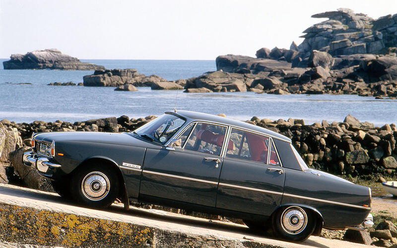 33: 1963 Rover 2000