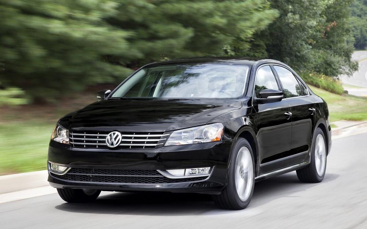 Volkswagen Passat (2011) Volkswagen Passat (2011)