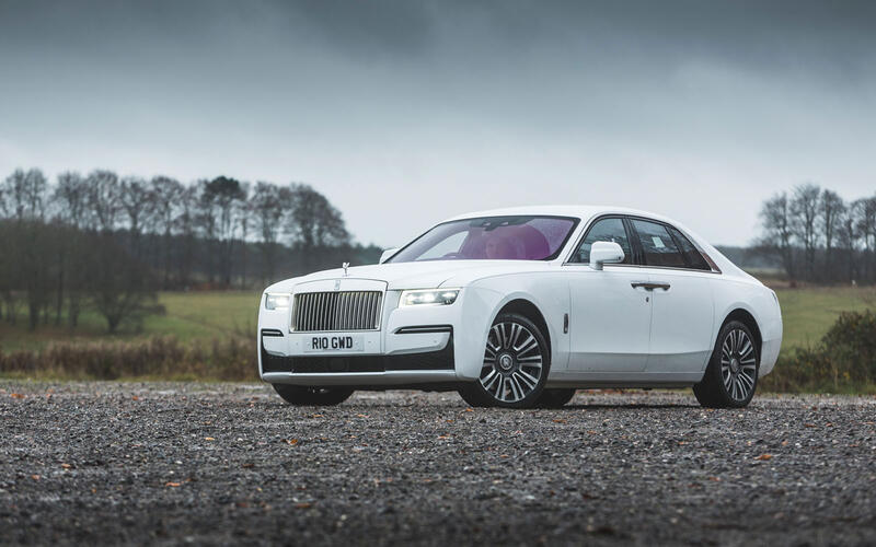 32: 2020 Rolls-Royce Ghost  32: 2020 Rolls-Royce Ghost