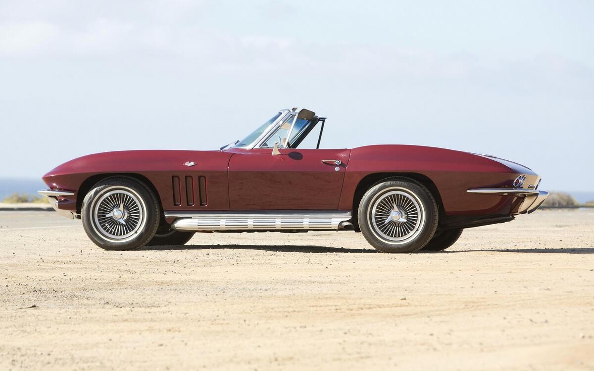 Chevrolet Corvette (465,819)