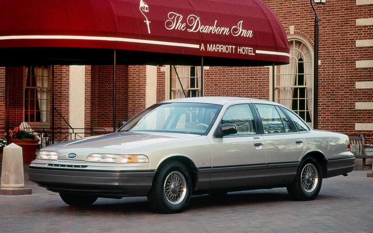 Crown Victoria (1992)