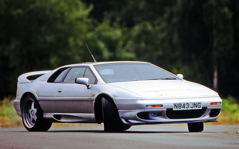 31: Lotus Esprit Sport 300