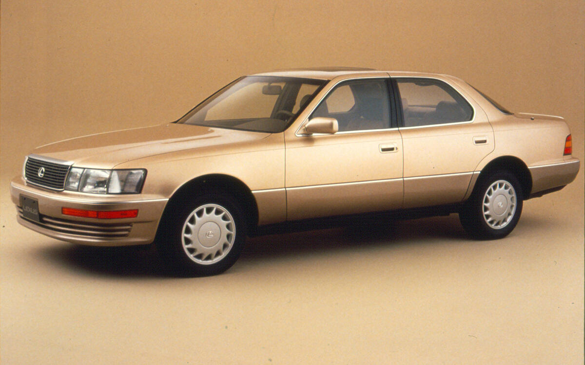 Lexus LS400 (1989) Lexus LS400 (1989)
