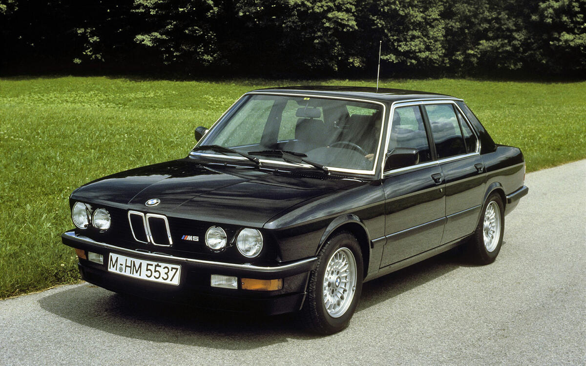 BMW M5 (1985) BMW M5 (1985)