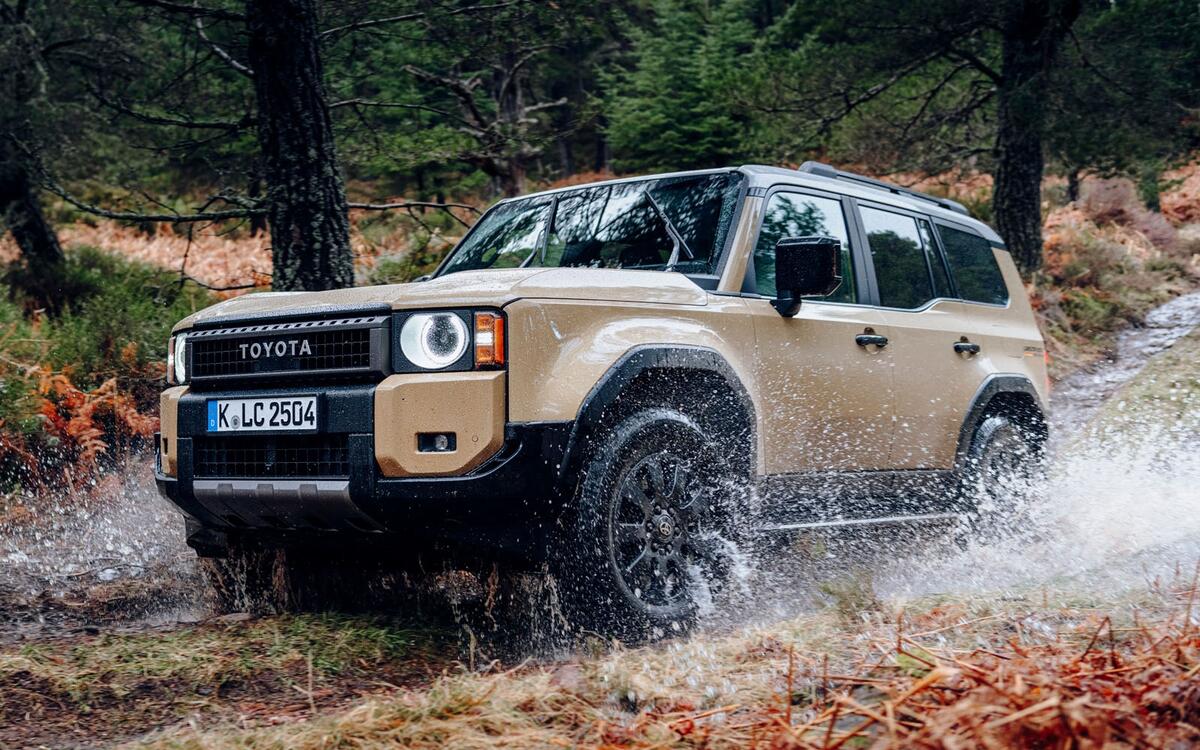 32: Toyota Land Cruiser  32: Toyota Land Cruiser