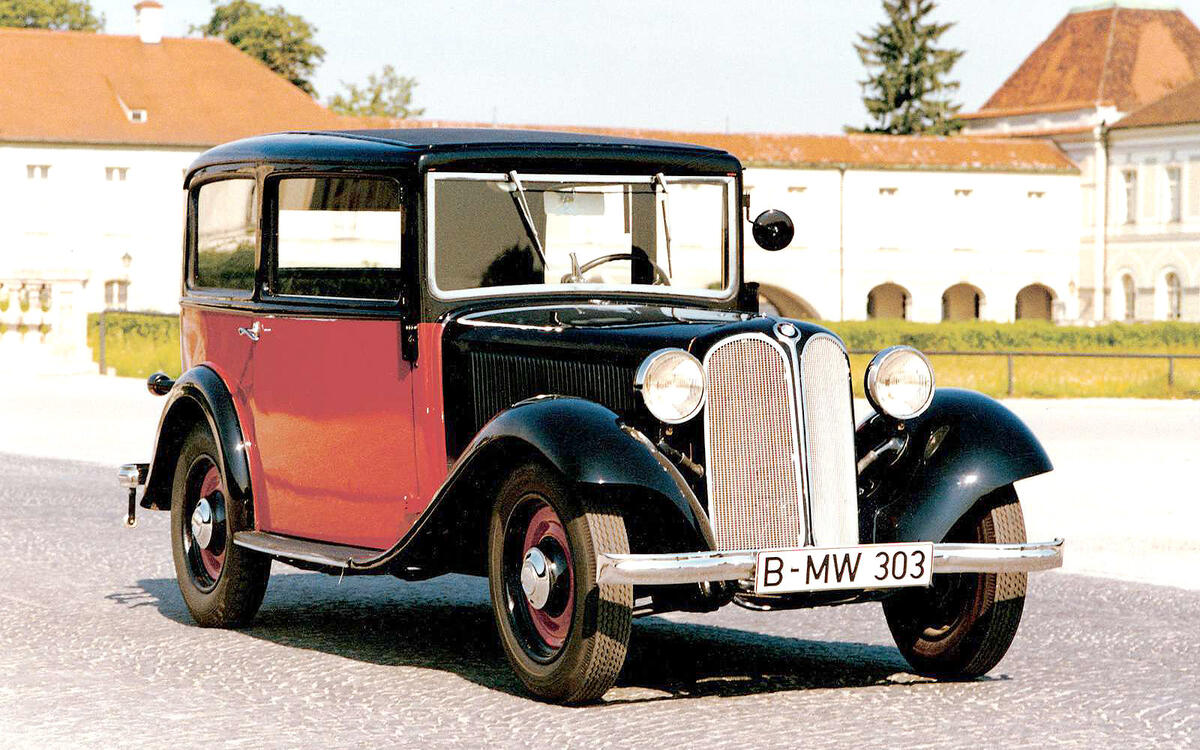 1933: 303 saloon