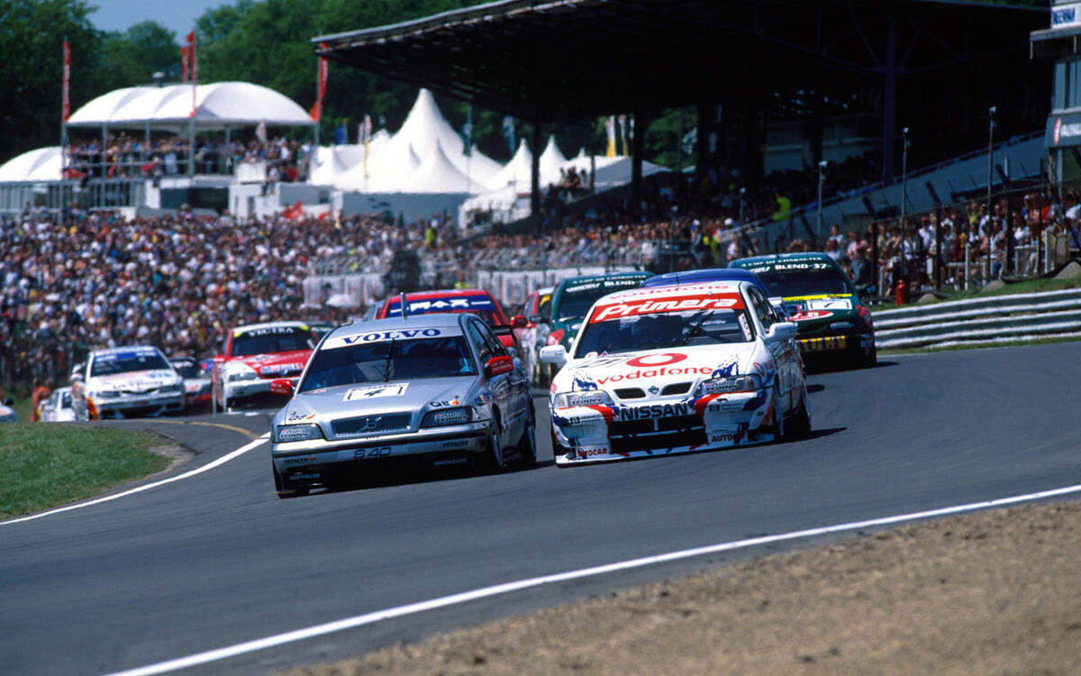 1998: Volvo vs Nissan 1998: Volvo vs Nissan