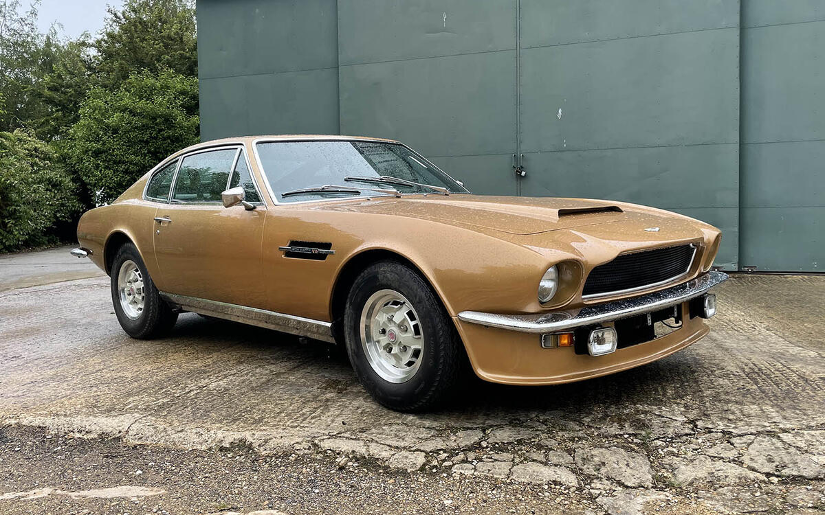 Aston Martin V8