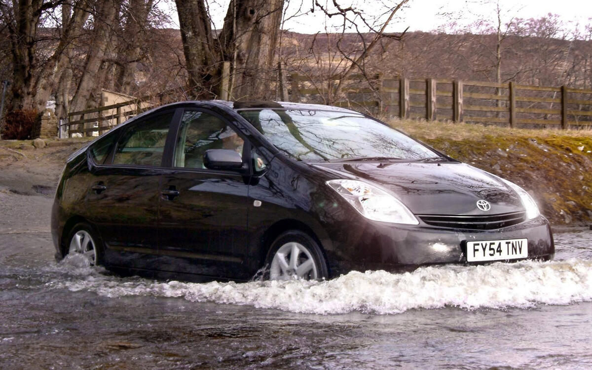 Toyota Prius – from £3000