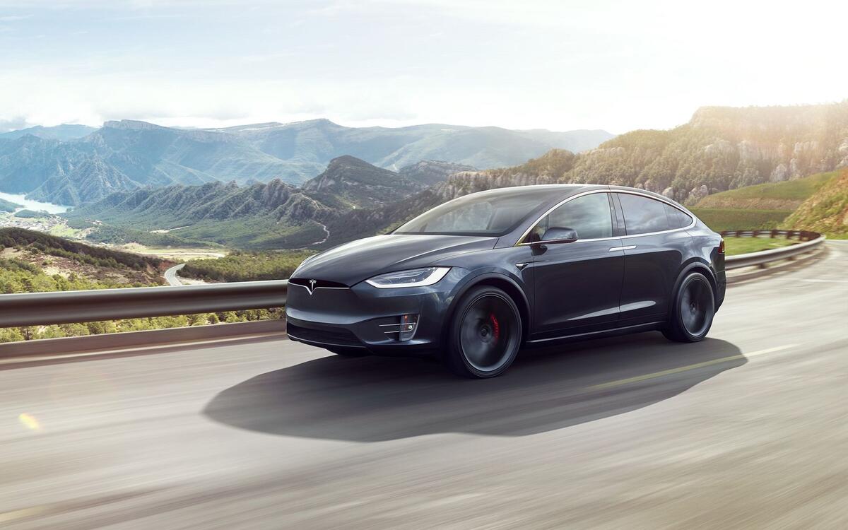 Looking ahead: Tesla Model X Plaid (1020 hp)