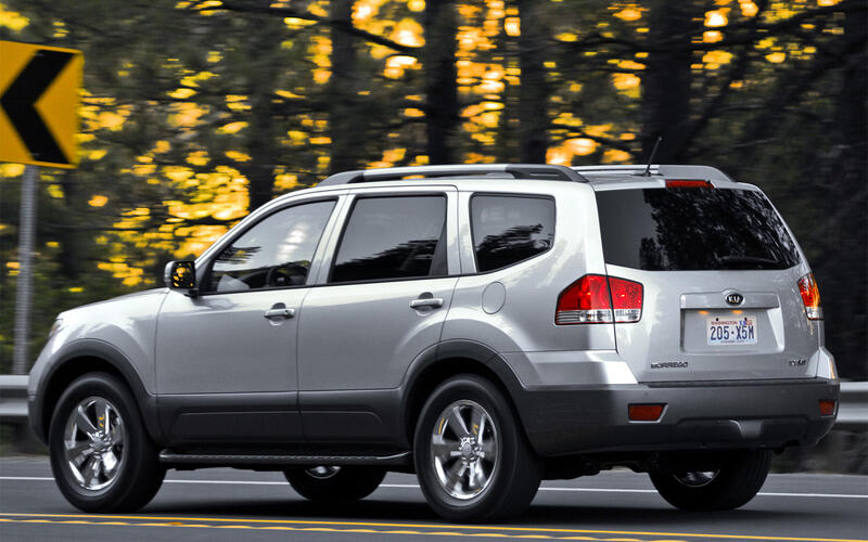 Kia Borrego (2008) Kia Borrego (2008)