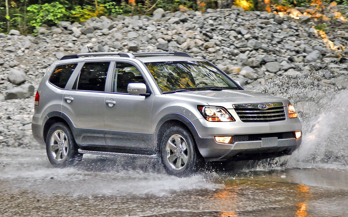 Kia Borrego (2008)